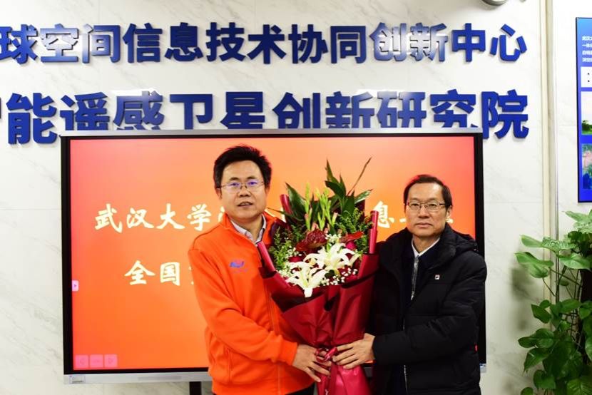 万清祥来实验室慰问王密教授